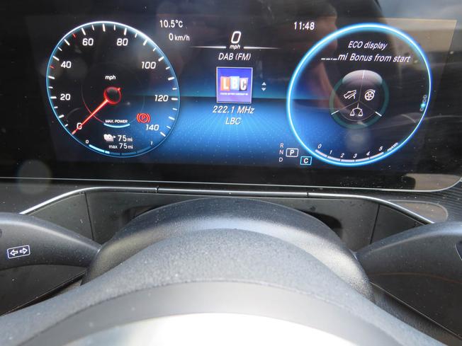 MERCEDES-BENZ EQC Photo 35
