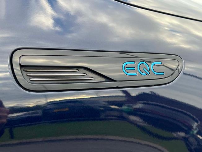 MERCEDES-BENZ EQC Photo 15