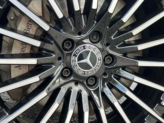 MERCEDES-BENZ EQC Photo 18