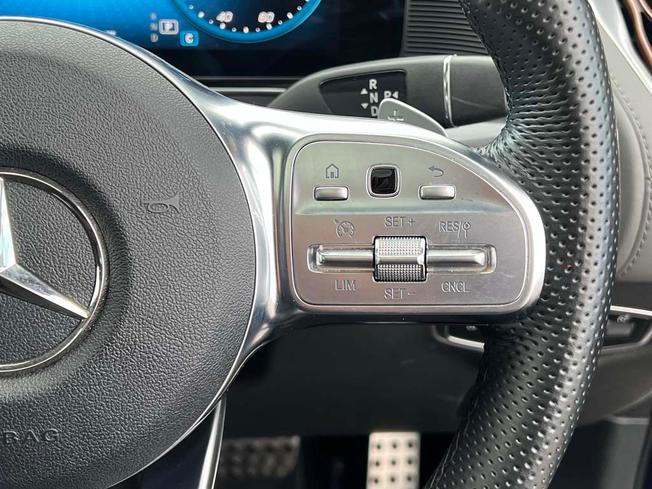 MERCEDES-BENZ EQC Photo 21