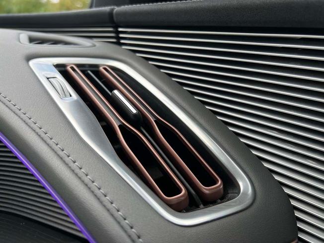 MERCEDES-BENZ EQC Photo 38