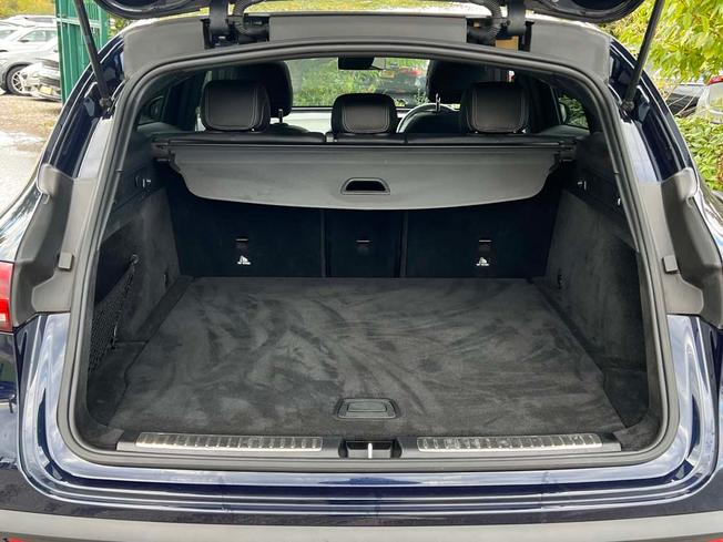 MERCEDES-BENZ EQC Photo 9