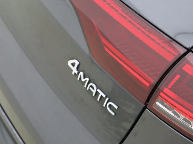MERCEDES-BENZ EQC Photo 25