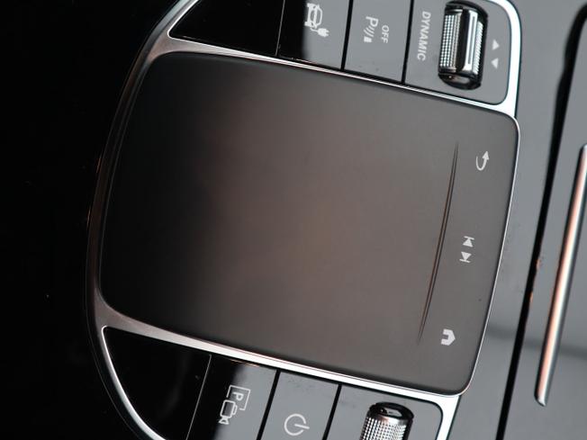 MERCEDES-BENZ EQC Photo 28