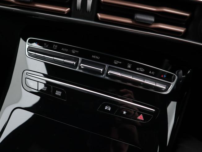 MERCEDES-BENZ EQC Photo 29