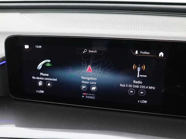 MERCEDES-BENZ EQC Photo 30