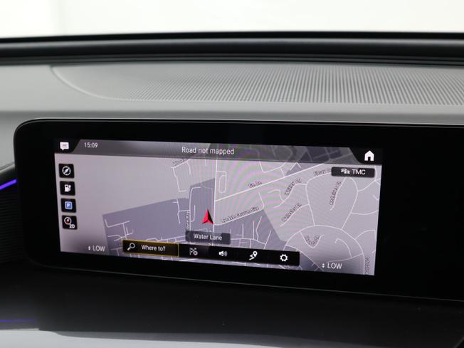 MERCEDES-BENZ EQC Photo 31