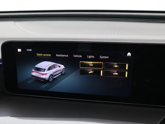 MERCEDES-BENZ EQC Photo 32