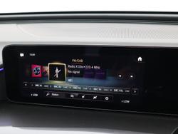 MERCEDES-BENZ EQC Photo 4