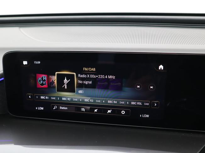 MERCEDES-BENZ EQC Photo 4