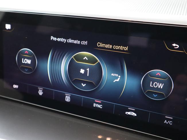 MERCEDES-BENZ EQC Photo 44