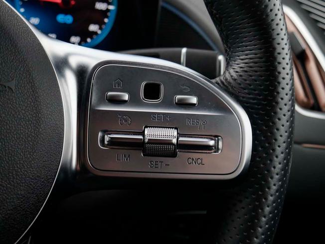 MERCEDES-BENZ EQC Photo 14