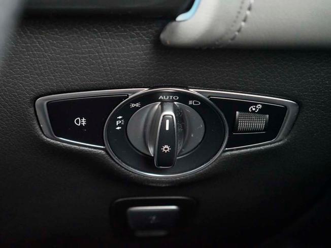 MERCEDES-BENZ EQC Photo 15