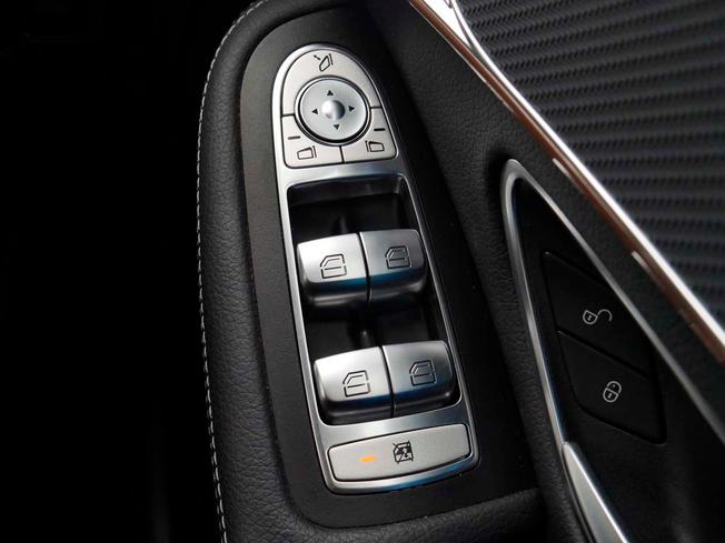 MERCEDES-BENZ EQC Photo 16