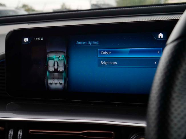 MERCEDES-BENZ EQC Photo 25