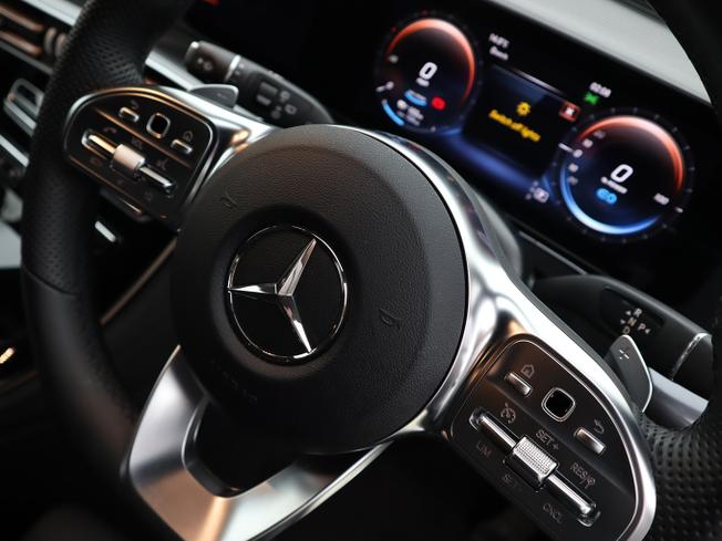 MERCEDES-BENZ EQC Photo 15