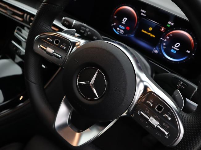 MERCEDES-BENZ EQC Photo 18