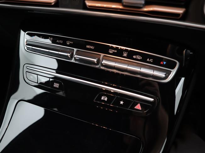MERCEDES-BENZ EQC Photo 30