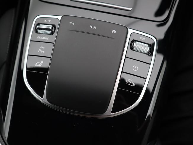 MERCEDES-BENZ EQC Photo 31