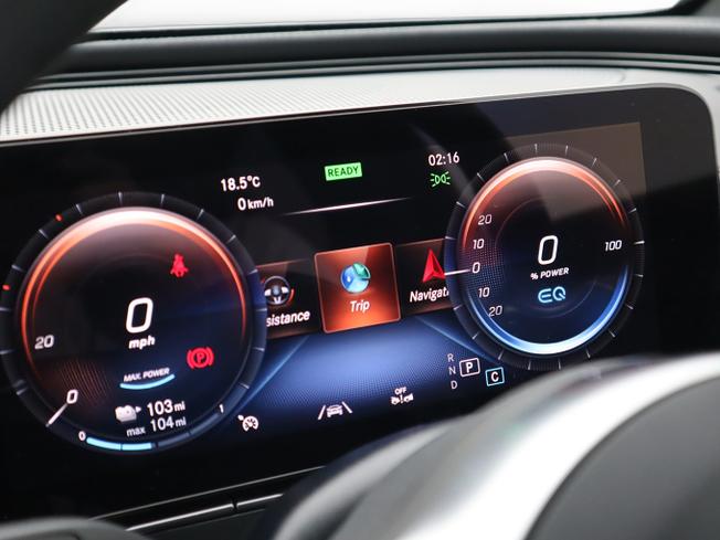 MERCEDES-BENZ EQC Photo 4