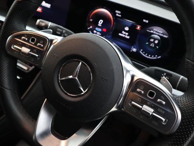 MERCEDES-BENZ EQC Photo 13