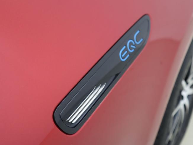 MERCEDES-BENZ EQC Photo 16