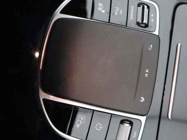 MERCEDES-BENZ EQC Photo 29