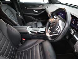 MERCEDES-BENZ EQC Photo 3