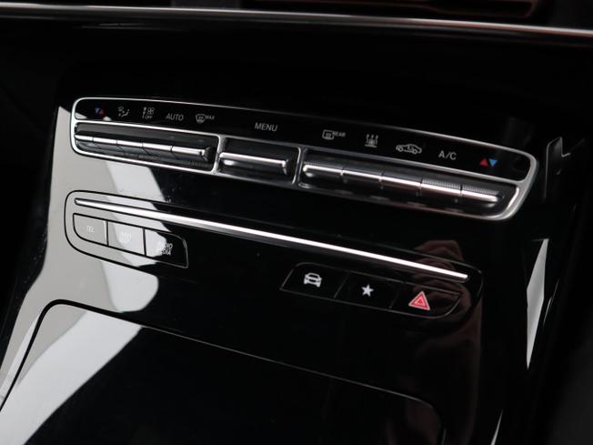 MERCEDES-BENZ EQC Photo 30