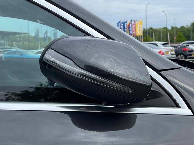 MERCEDES-BENZ EQC Photo 16