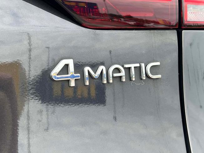 MERCEDES-BENZ EQC Photo 23