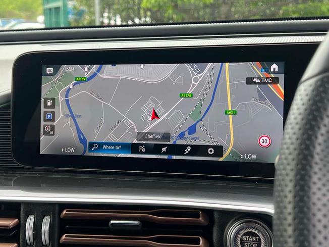 MERCEDES-BENZ EQC Photo 31