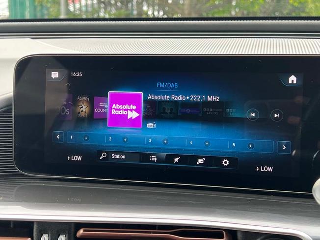 MERCEDES-BENZ EQC Photo 32