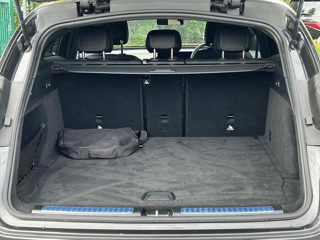 MERCEDES-BENZ EQC Photo 9