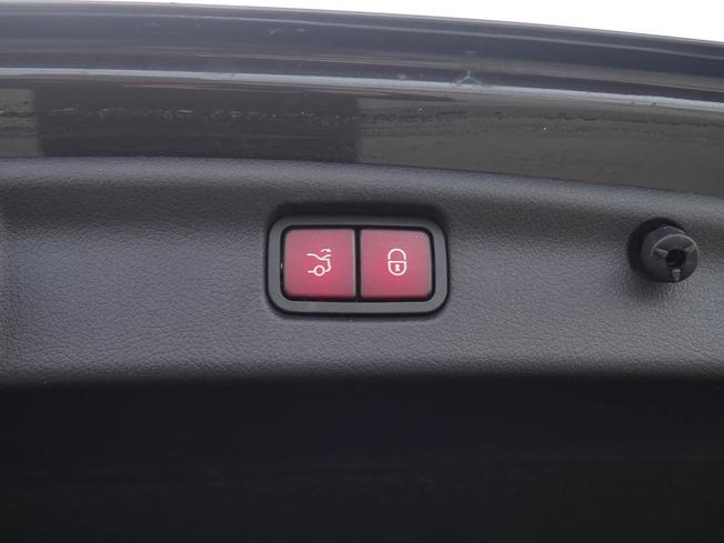 MERCEDES-BENZ C Class Photo 32
