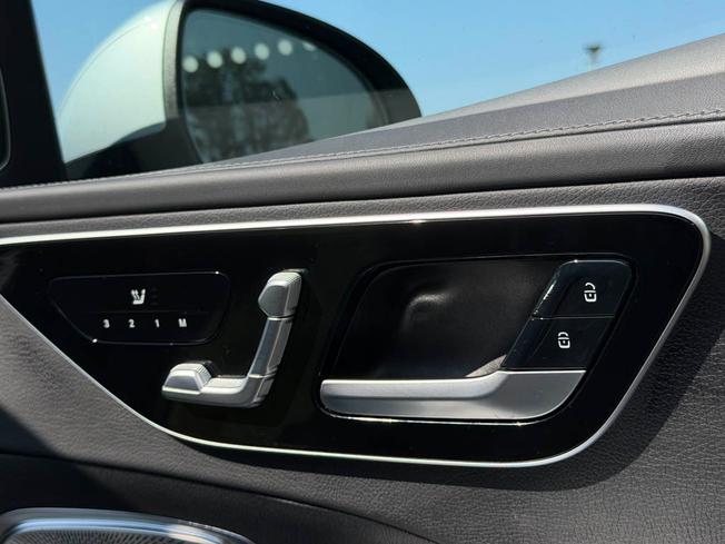 MERCEDES-BENZ C Class Photo 23