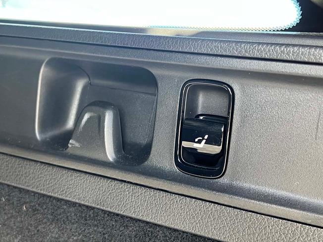 MERCEDES-BENZ C Class Photo 22