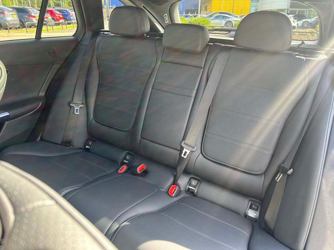 MERCEDES-BENZ C Class Photo 8