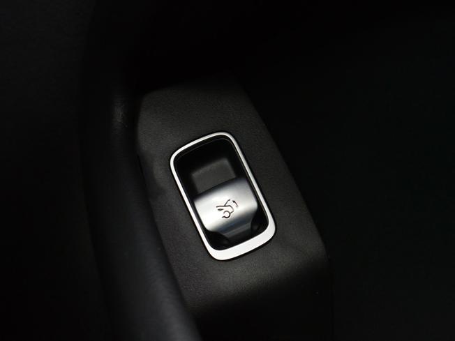 MERCEDES-BENZ Eqs Photo 17