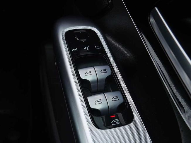 MERCEDES-BENZ Eqe Photo 15