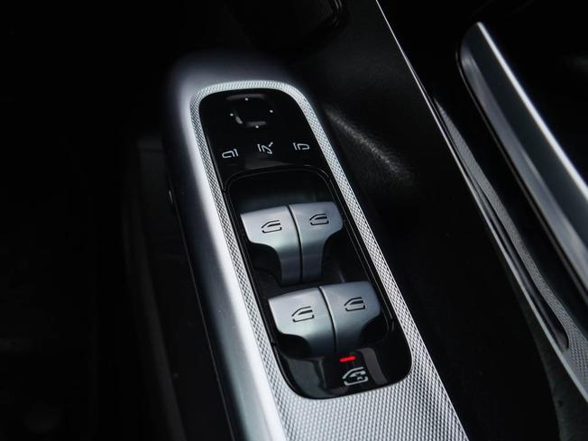 MERCEDES-BENZ Eqe Photo 15