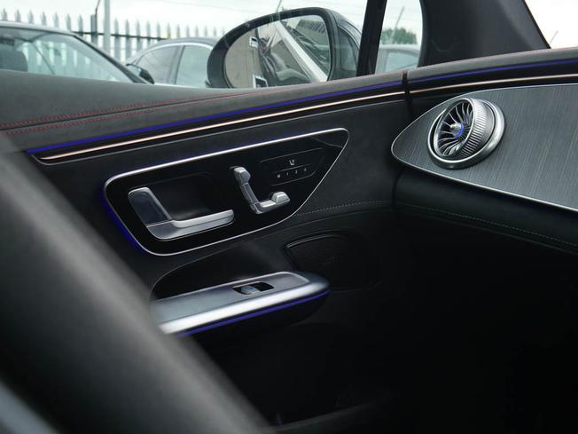 MERCEDES-BENZ Eqe Photo 41