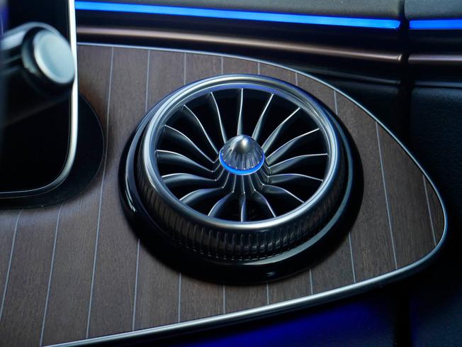 Mercedes-Benz EQE Photo 17