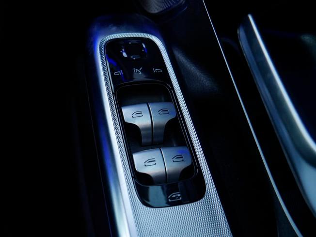Mercedes-Benz EQE Photo 18