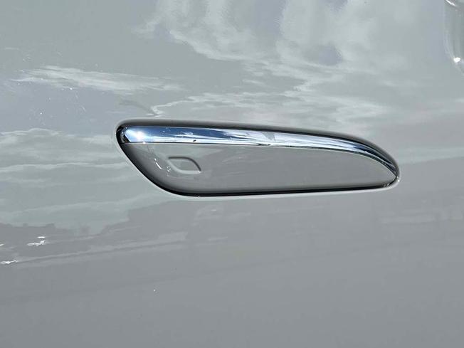 MERCEDES-BENZ Eqe Photo 16