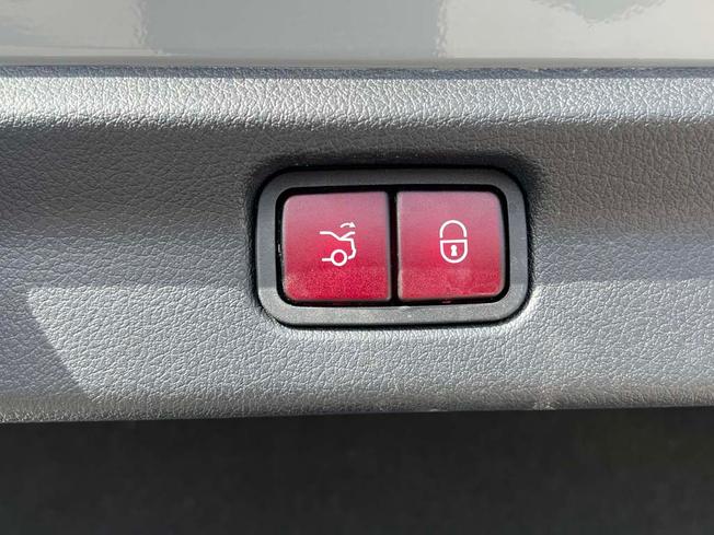 MERCEDES-BENZ Eqe Photo 22