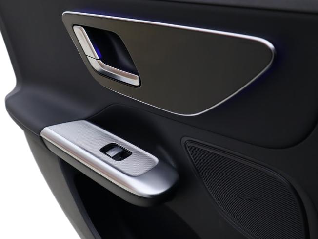 MERCEDES-BENZ Eqe Photo 24