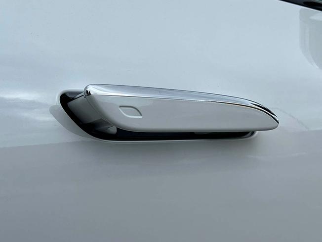 MERCEDES-BENZ Eqe Photo 15
