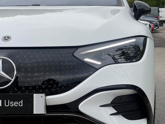 MERCEDES-BENZ Eqe Photo 18