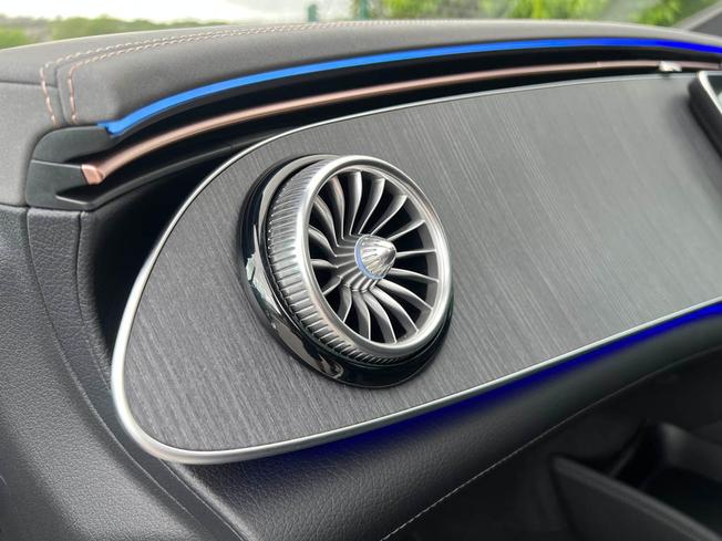 MERCEDES-BENZ Eqe Photo 43